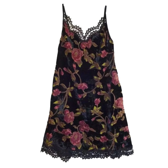 Max Studio Flowers 💐 & Lace Slip Dress Medium Velvet Spaghetti Straps Lace Trim - Picture 7 of 16